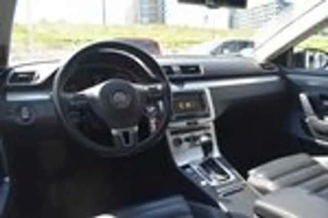 Volkswagen Passat (2012) thumbnail 13