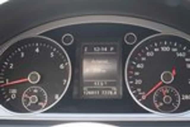 Volkswagen Passat (2012) thumbnail 23