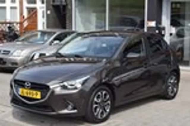 Mazda 2 (2016) thumbnail 2