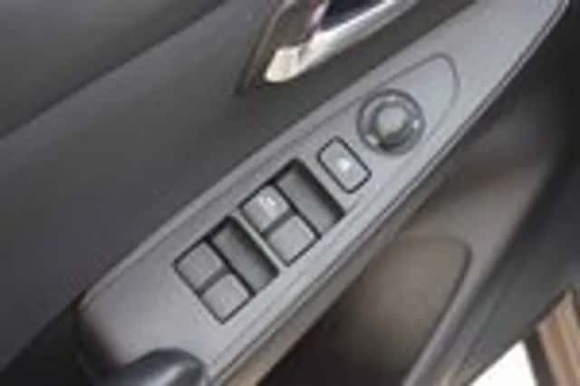 Mazda 2 (2016) thumbnail 28