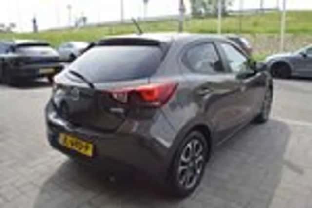 Mazda 2 (2016) thumbnail 8