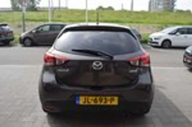 Mazda 2 (2016) thumbnail 9