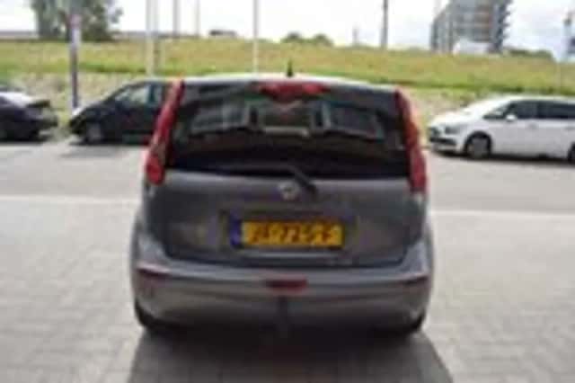 Nissan Note (2013) thumbnail 9