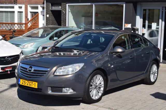 Opel Insignia (2012) thumbnail 2