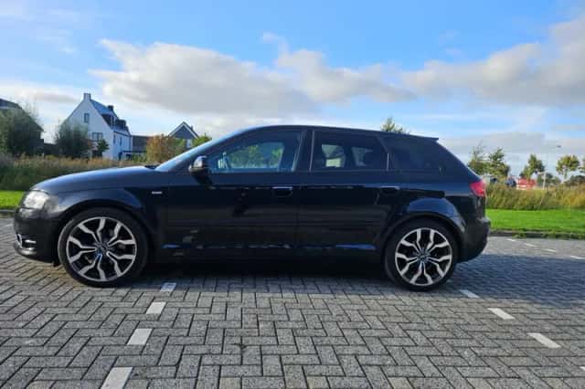 Audi A3 (2010) thumbnail 2