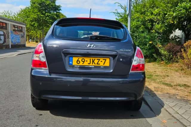 Hyundai Accent (2009) thumbnail 4