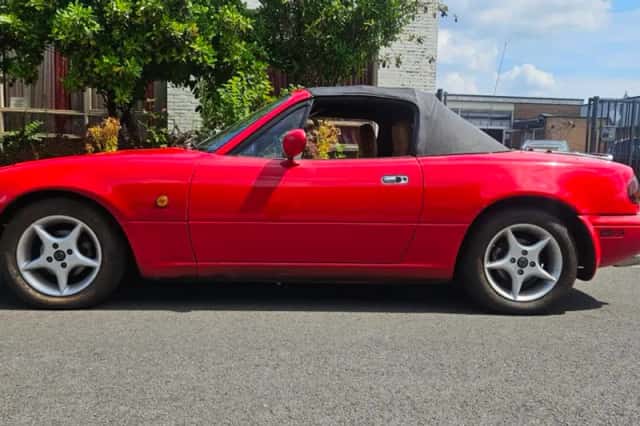 Mazda MX-5 (1994) thumbnail 2