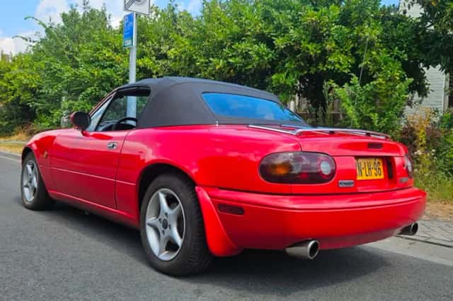 Mazda MX-5 (1994) thumbnail 3