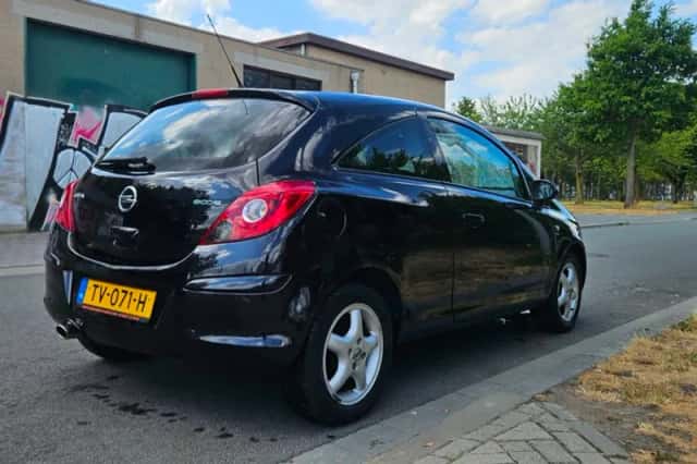 Opel Corsa (2011) thumbnail 5