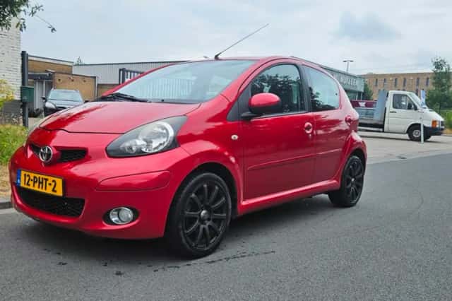 Toyota Aygo (2011) thumbnail 1