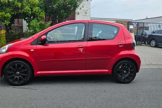 Toyota Aygo (2011) thumbnail 2
