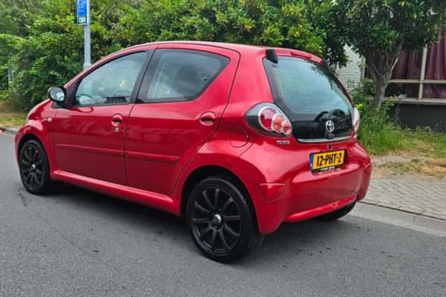 Toyota Aygo (2011) thumbnail 3