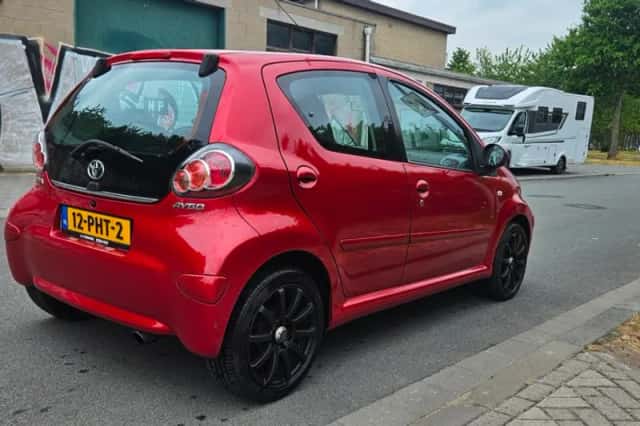 Toyota Aygo (2011) thumbnail 5