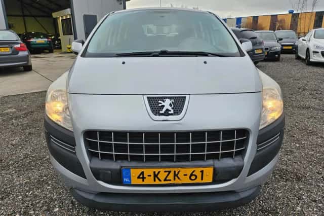 Peugeot 3008 (2012) thumbnail 2