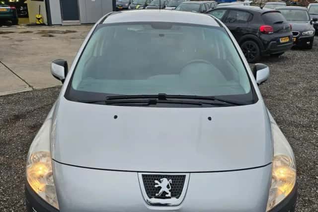 Peugeot 3008 (2012) thumbnail 3