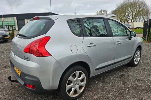 Peugeot 3008 (2012) thumbnail 6