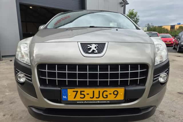 Peugeot 3008 (2009) thumbnail 3