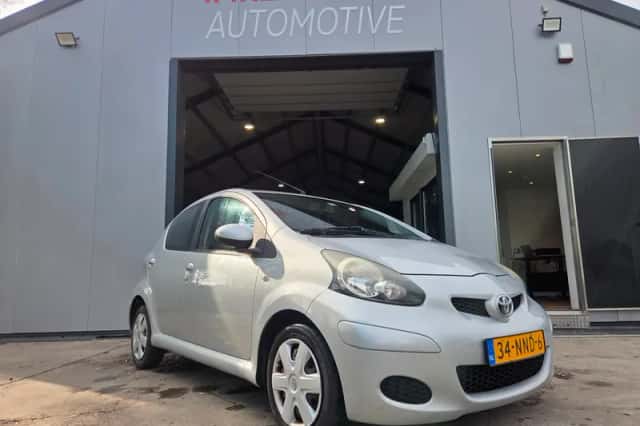Toyota Aygo (2010) thumbnail 1