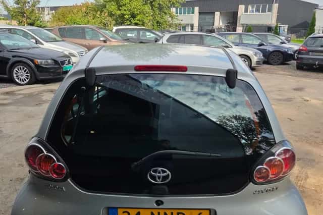 Toyota Aygo (2010) thumbnail 5