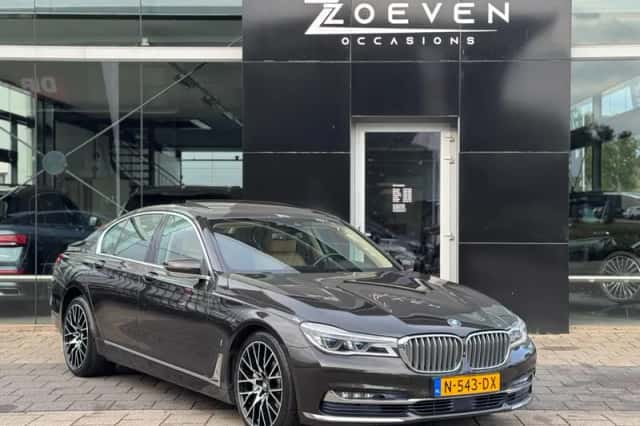 BMW 7-Serie (2017) thumbnail 2