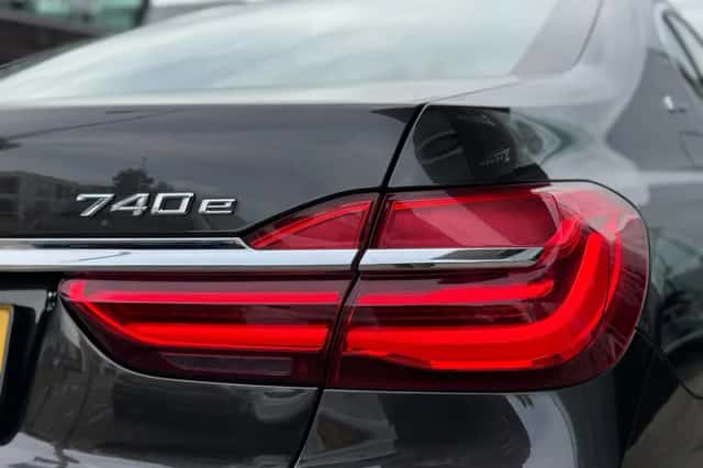 BMW 7-Serie (2017) thumbnail 5