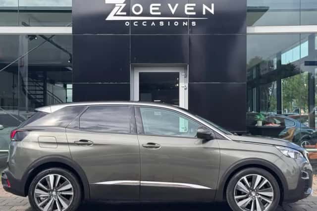 Peugeot 3008 (2019) thumbnail 4