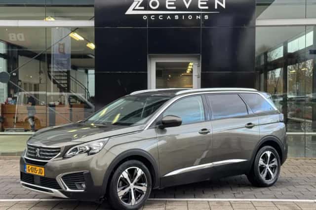 Peugeot 5008 (2018) thumbnail 1