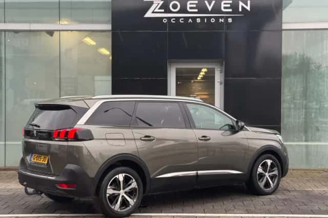 Peugeot 5008 (2018) thumbnail 2