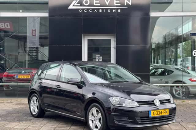 Volkswagen Golf (2014) thumbnail 4