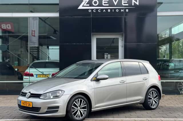 Volkswagen Golf (2012) thumbnail 1