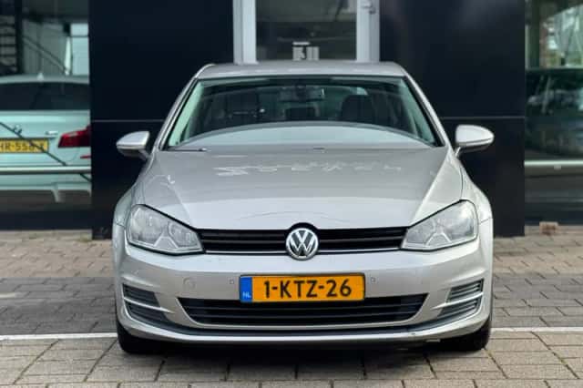 Volkswagen Golf (2012) thumbnail 4