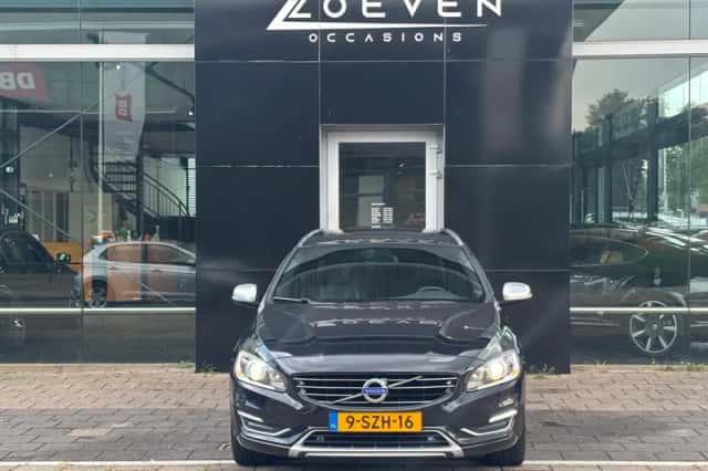 Volvo V60 (2013) thumbnail 3
