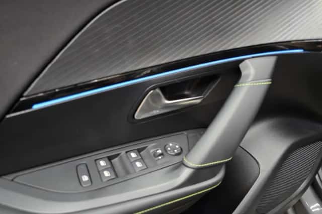 Peugeot e-2008 (2025) thumbnail 4