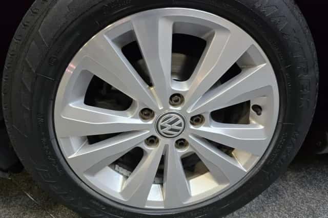 Volkswagen Golf (2015) thumbnail 2