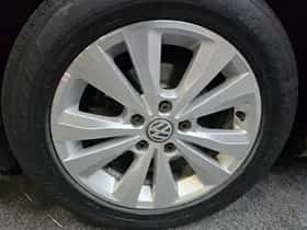 Volkswagen Golf (2015) thumbnail 2