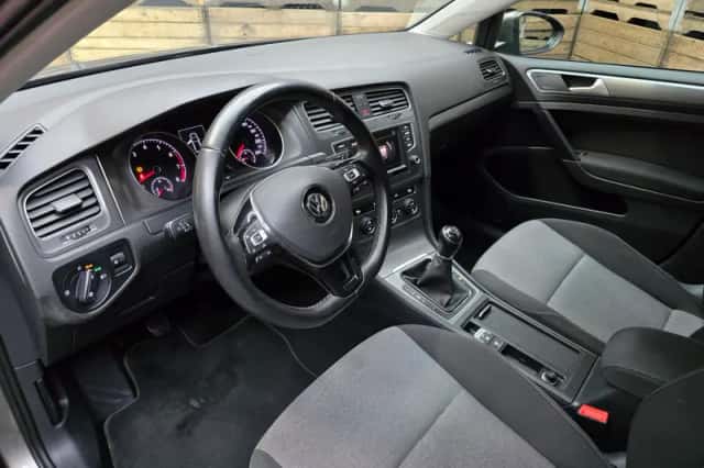Volkswagen Golf (2015) thumbnail 3