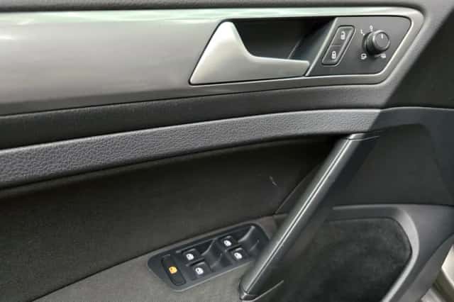 Volkswagen Golf (2015) thumbnail 4