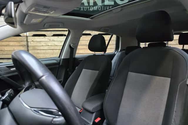 Volkswagen Golf (2015) thumbnail 6