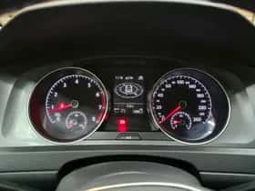 Volkswagen Golf (2015) thumbnail 9