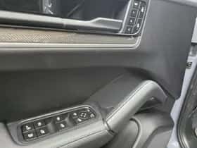 Porsche Cayenne (2024) thumbnail 4