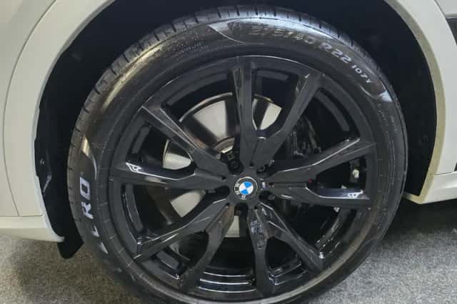 BMW X7 (2025) thumbnail 2