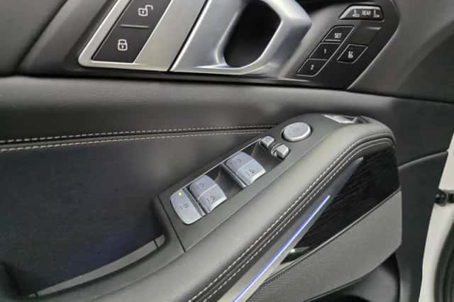 BMW X7 (2025) thumbnail 4