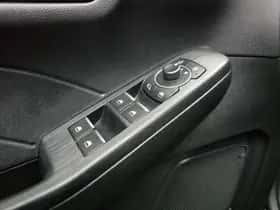 Ford Kuga (2023) thumbnail 4