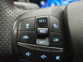 Ford Kuga (2023) thumbnail 8