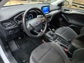 Ford Focus (2018) thumbnail 3