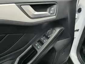 Ford Focus (2018) thumbnail 4