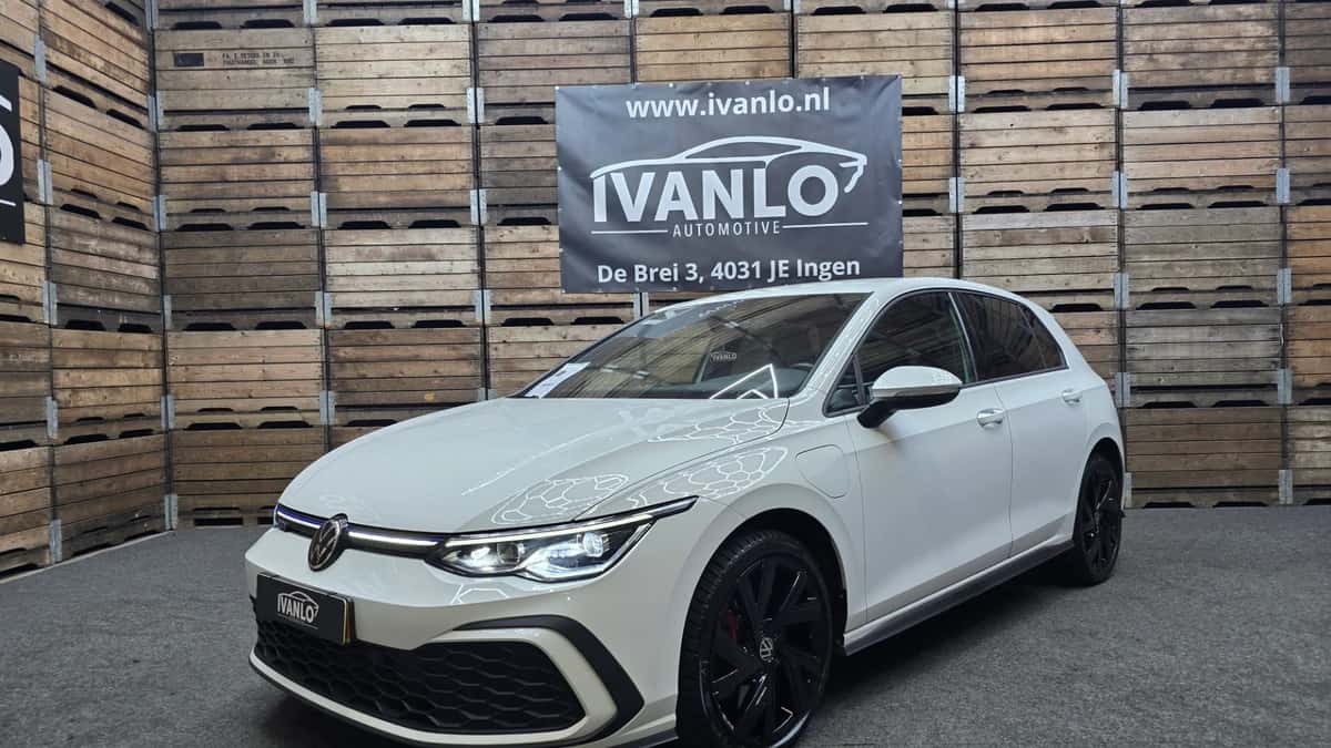 Volkswagen Golf (2021) — foto 1