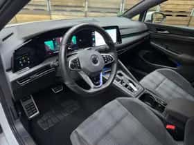 Volkswagen Golf (2021) thumbnail 3