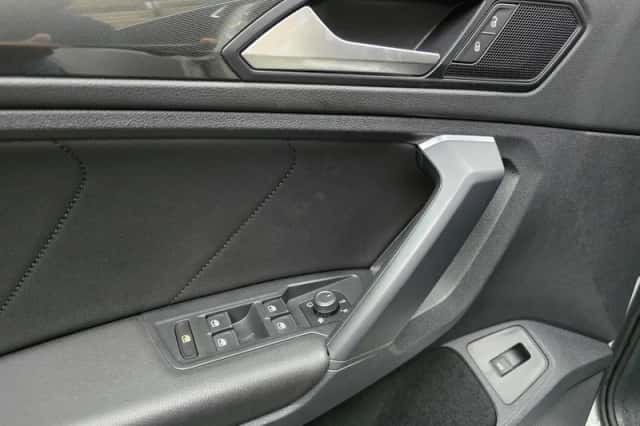 Volkswagen Tiguan (2019) thumbnail 4