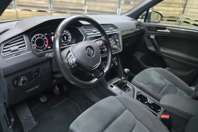 Volkswagen Tiguan (2018) thumbnail 3